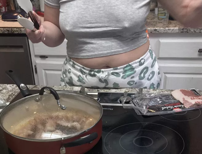 Same top with no bra… bonus bacon!