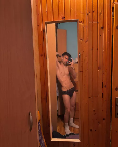 Selfie before the shower😋