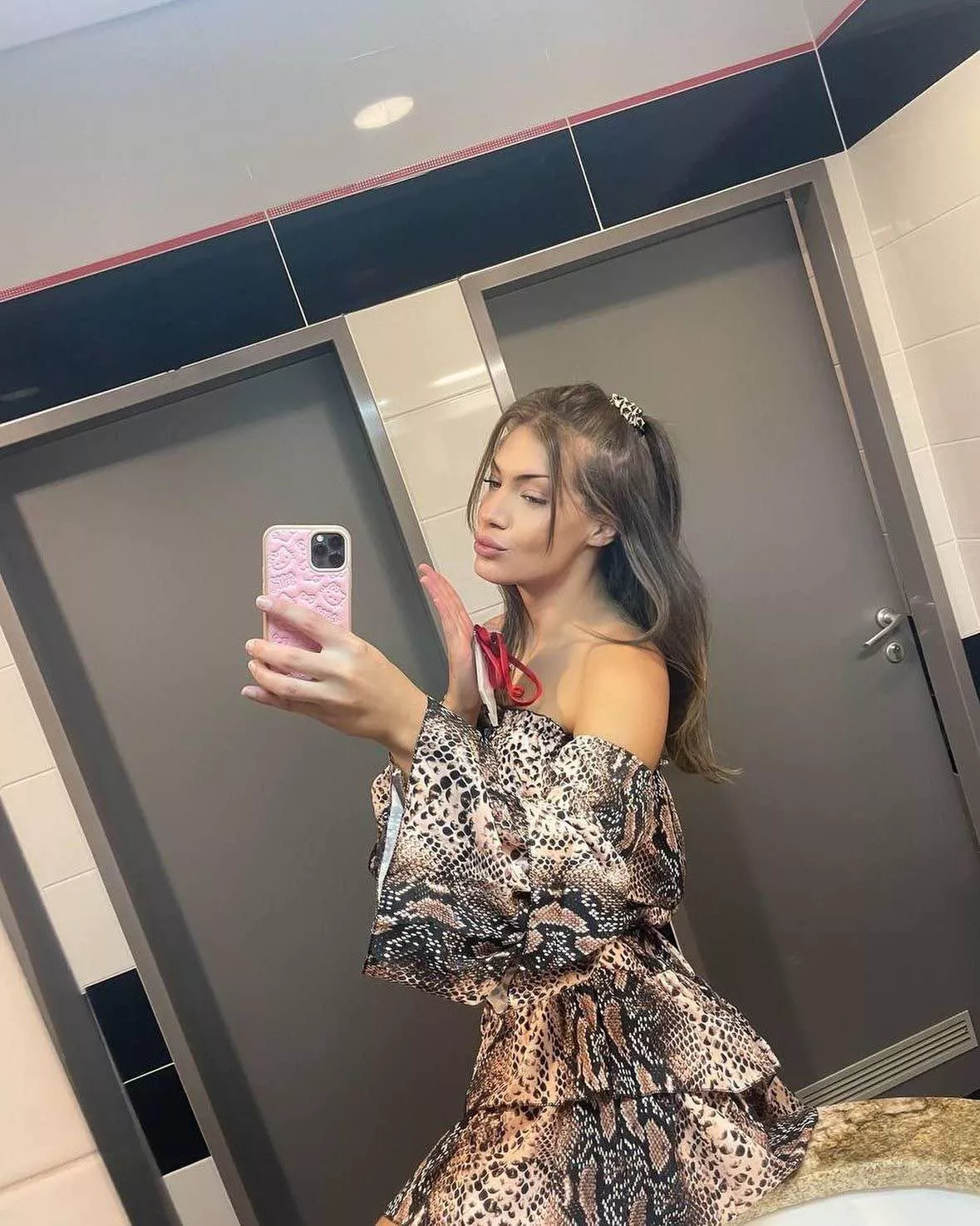 Sexy and also classy outfit today! 🤭💜