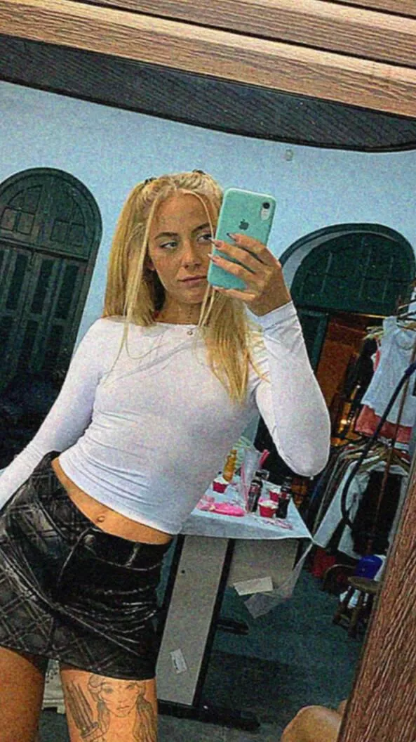 Single 21F just choosing outfits for 2night