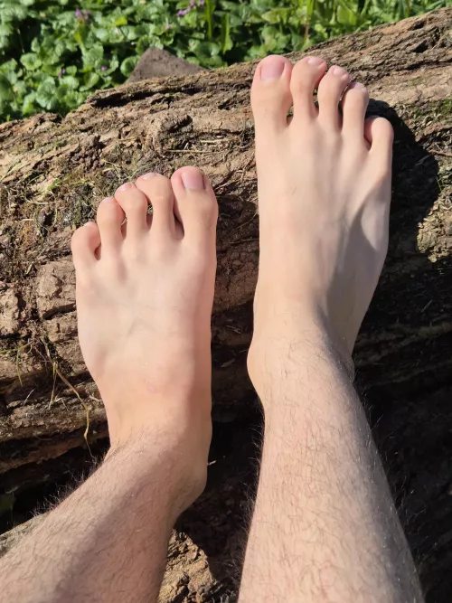 Sunbathing my feet☀️