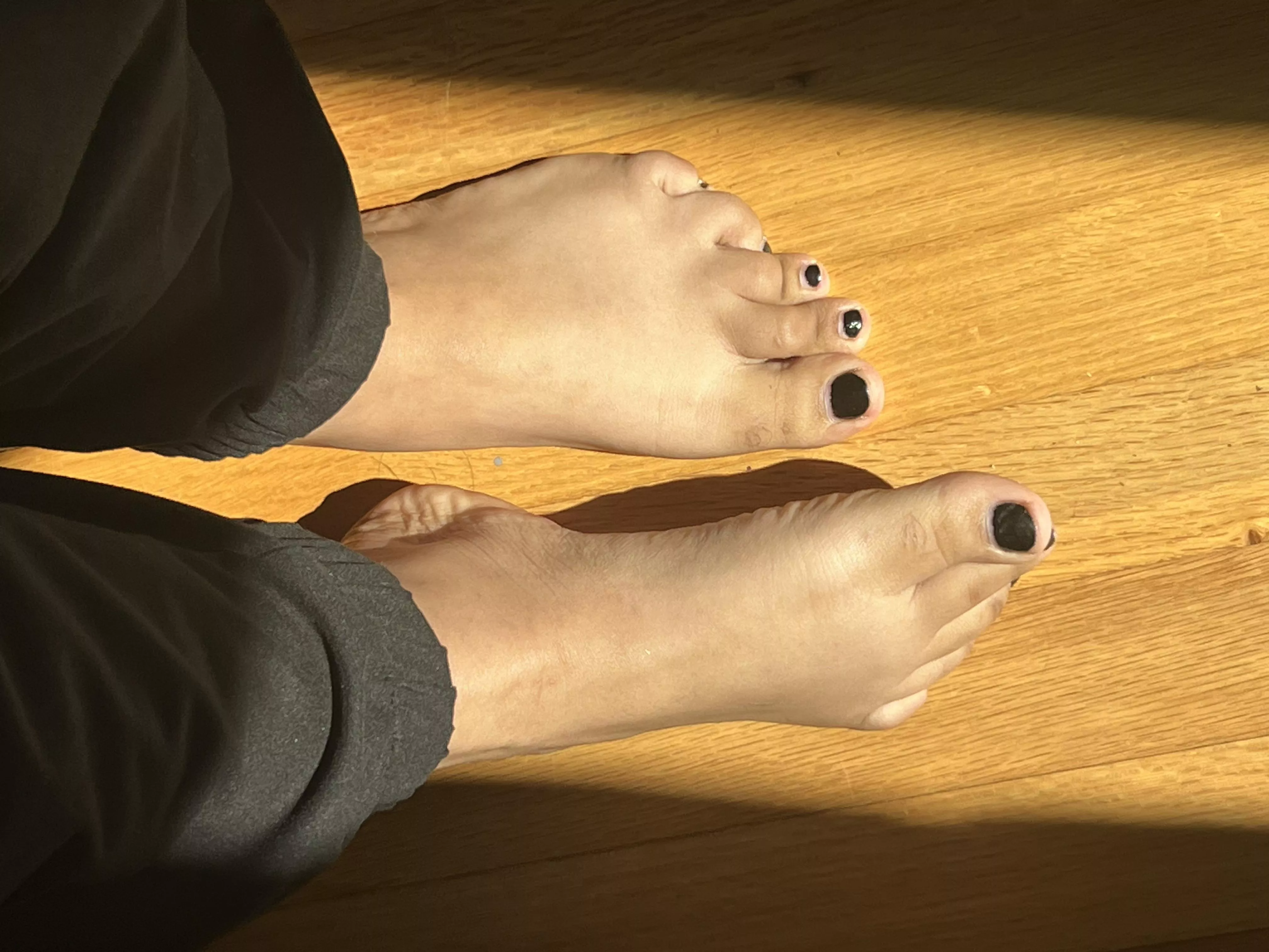 Sunkissed painted toes are your most powerful and pathetic trigger. 