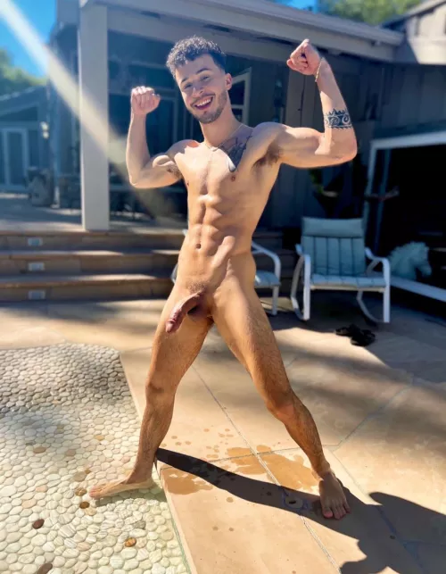 Sun’s out, guns out, and gooned out…hope I’m smooth enough to be a twunk lol