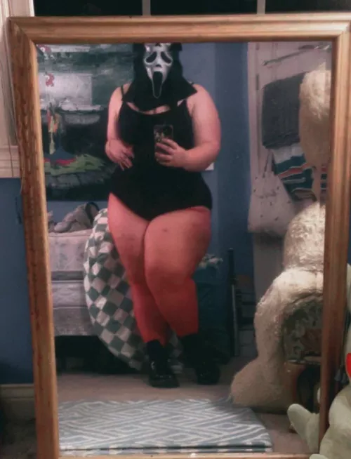 Tomorrows payday losers, don’t forget to put your paycheck to good use for me 💋