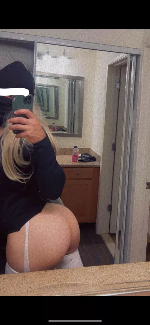 [USA] #pennsylvania sissy looking for massive cock in my throat 