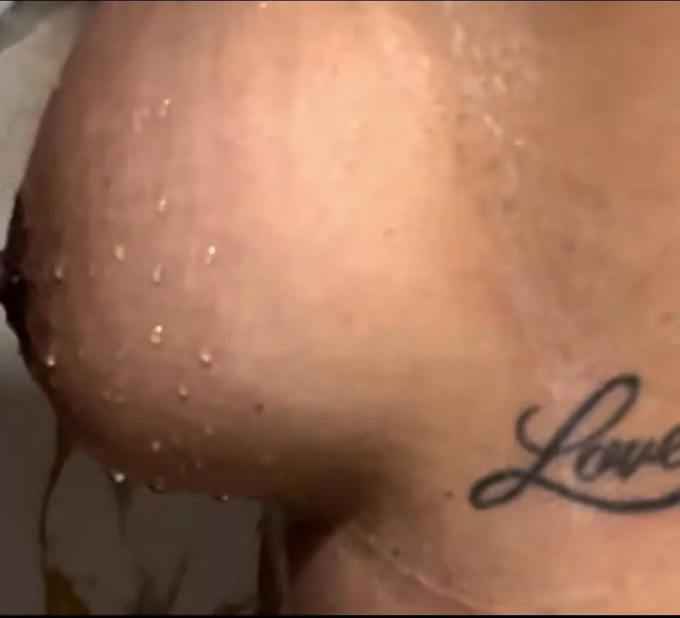 Water drops on side boob ❤️Mia Water drops on side boob ❤️Mia