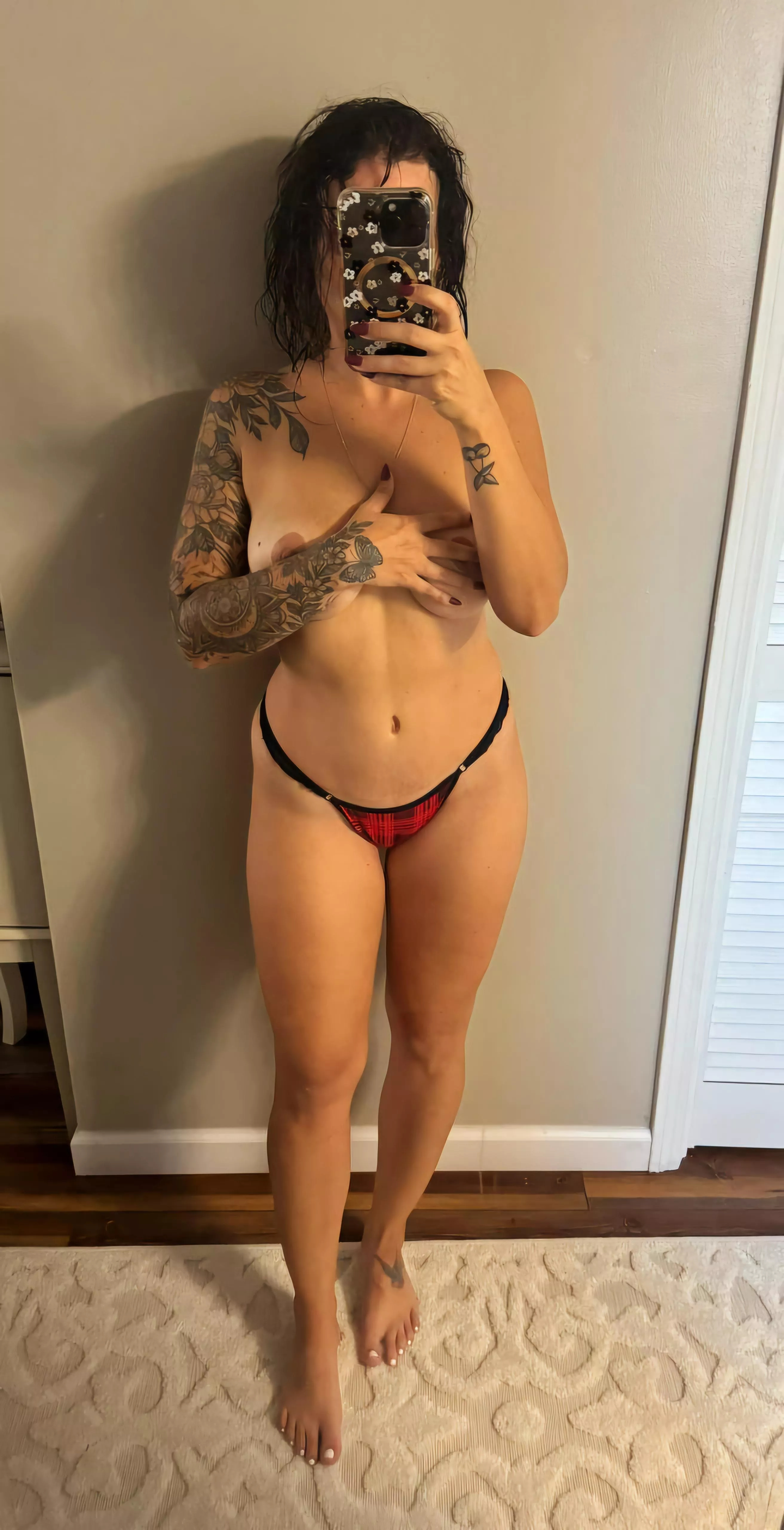 Wet hair dont care, come get this milfy pussy