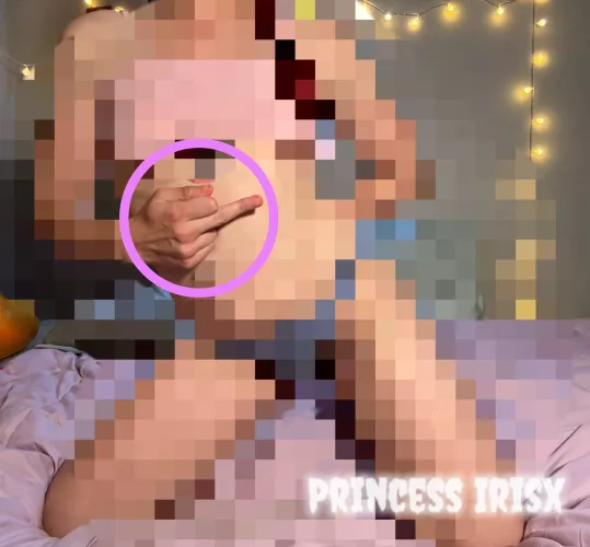 What’s better than a blurred bratty princess flipping you off? Sending to her 