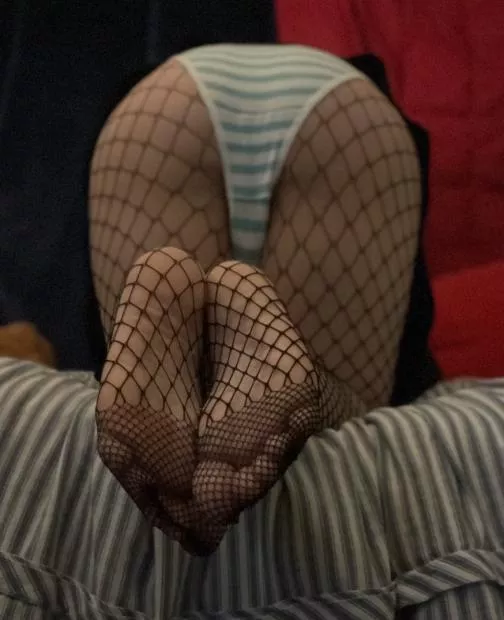 yall like my new panties? i hope the feet arent TOO distracting <3 
