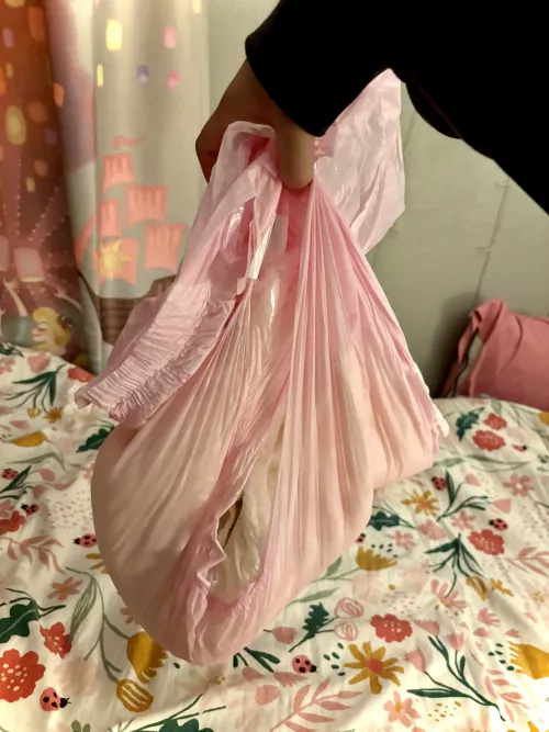 yea so this is definitely my heaviest diaper to date!!