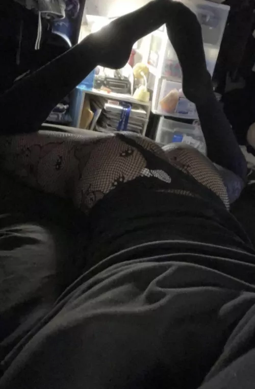 You eating it on the first date?