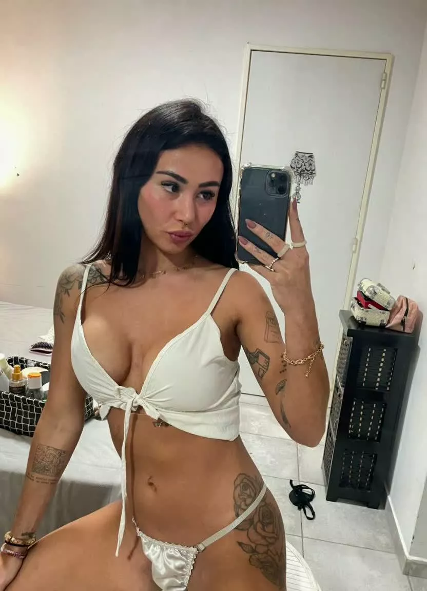 You’ll never forget a girl like me 💋