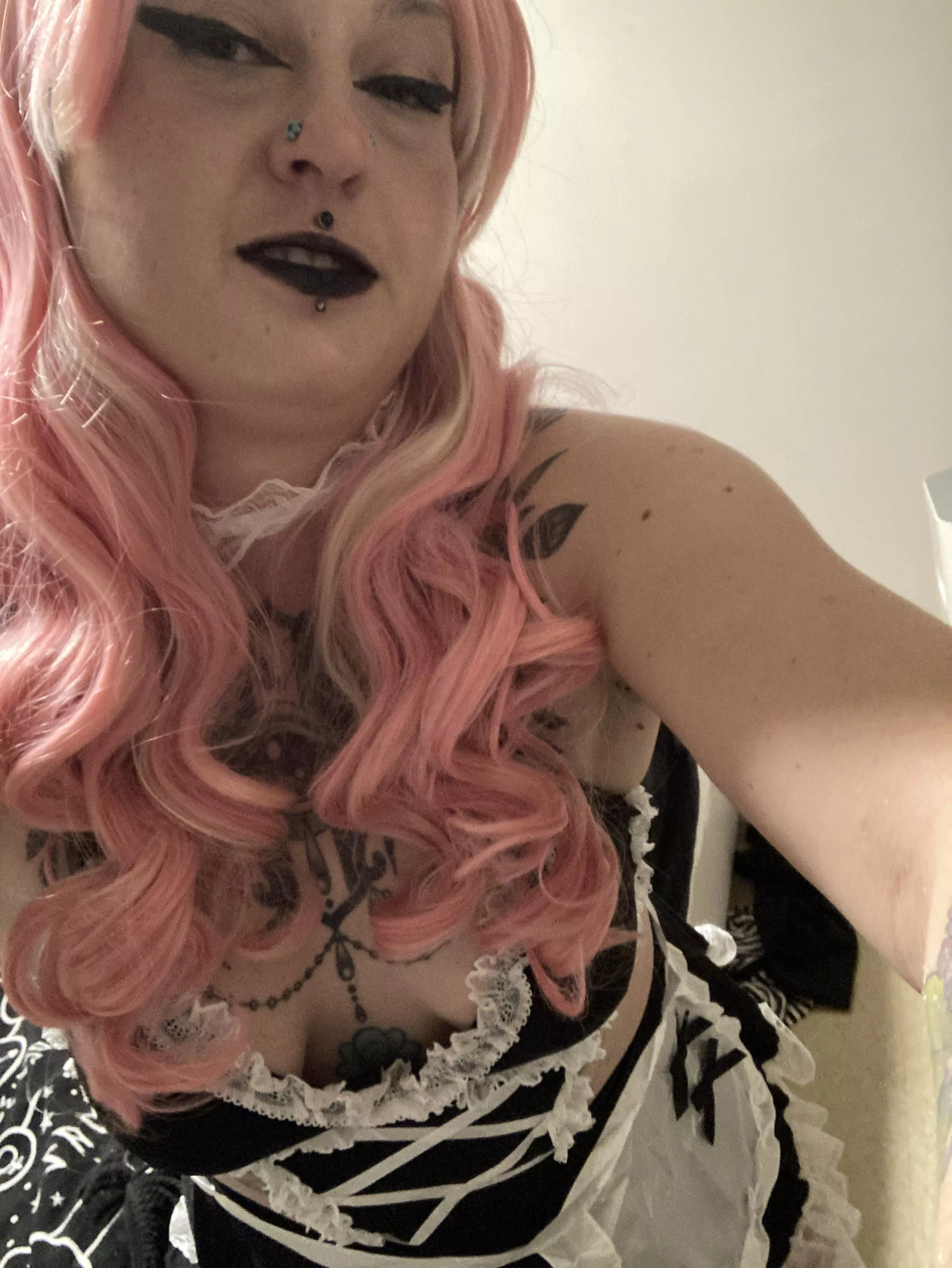 your goth maid is here to tidy up