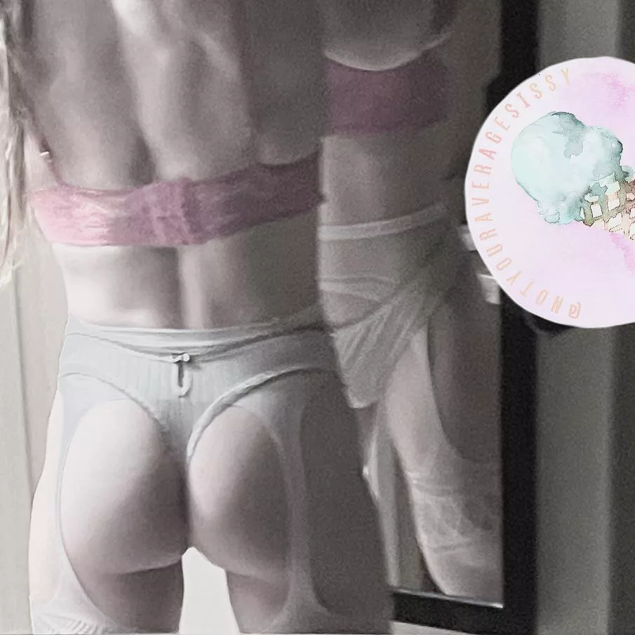 Your POV:  ran into me again and now you’re inspired to hit legs 🦵 3x per week . 