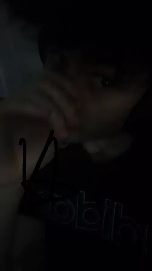 18m UK I wanna see my first big dick