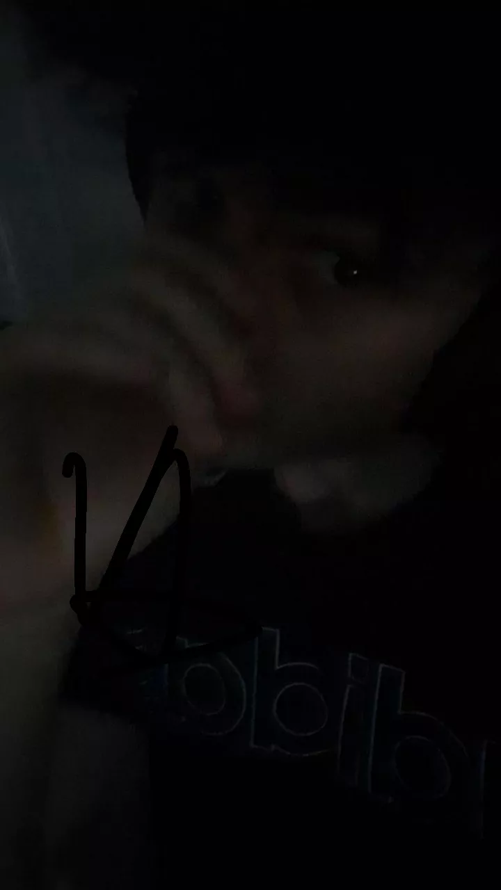 18m UK I wanna see my first big dick