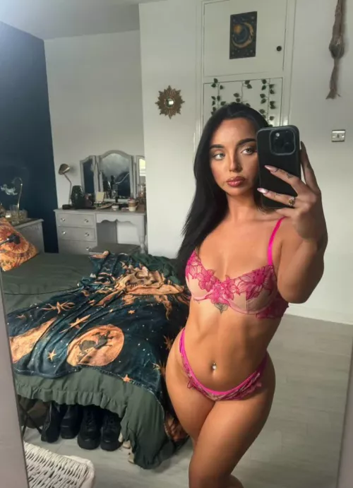 19, 4'11 Essex girl, any takers?