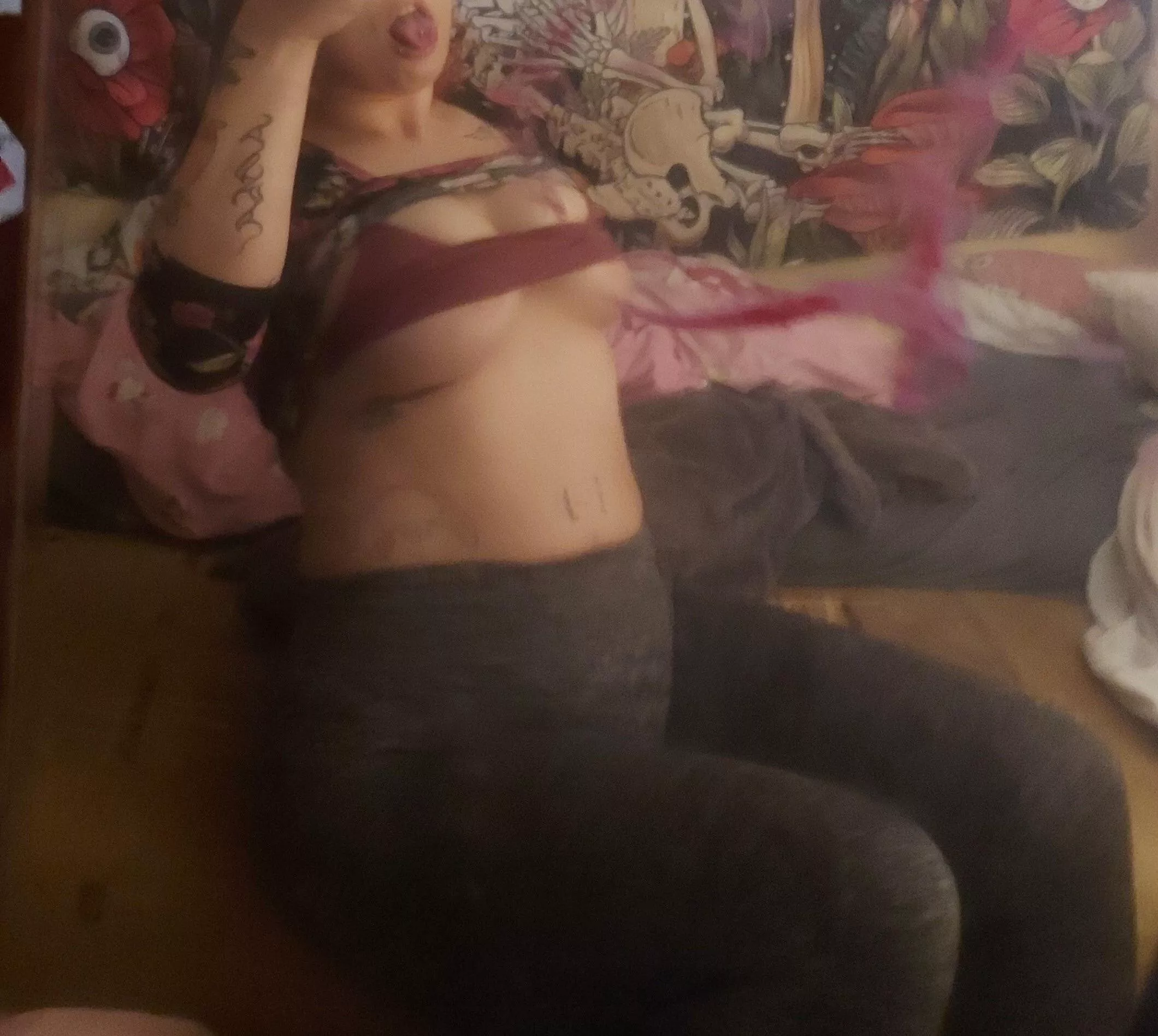 19 [F4M] Kinky girl for older man than me tonight!