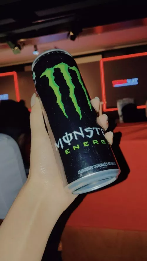 19[m] here any girl for hookups plz dm me 