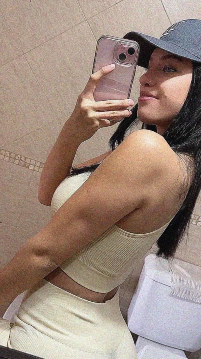 21F I haven't sorted out my weekend plans yet and I'm open to any fun adventures that come my way