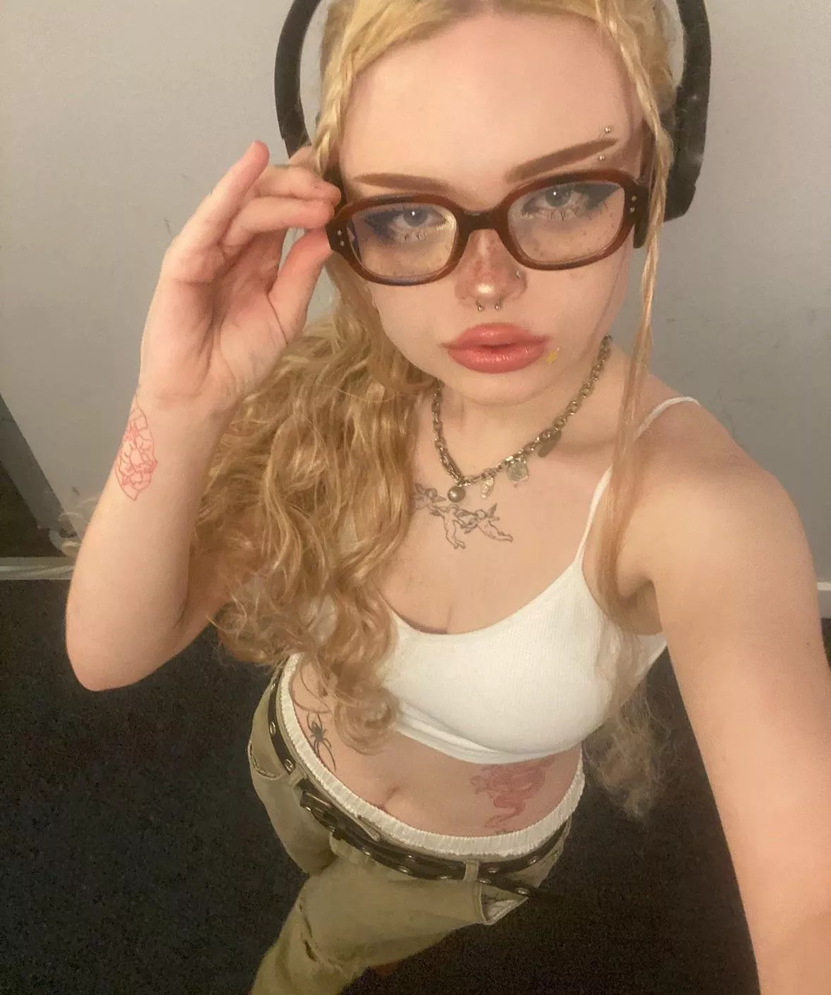 21year old British dom looking for my perfect little pathetic sub😸❤️