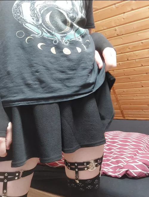 [24] Femboy Freunde wo?
