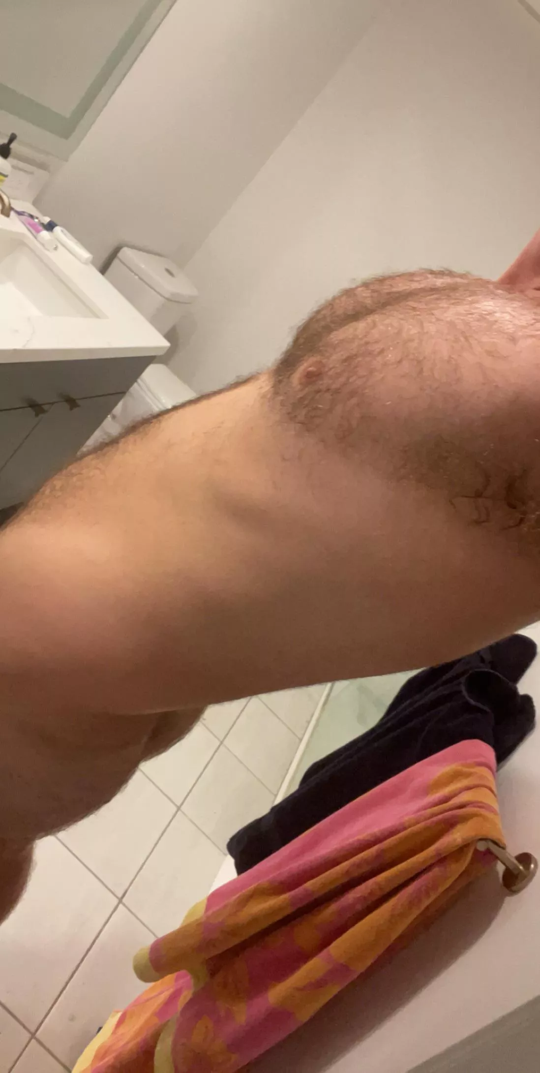 26 hung fit jock Tylera0421 looking for other hung fit bros. Must show face