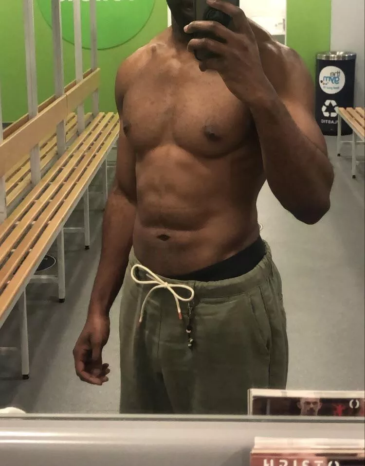 28 Dom. Pigs and subs submit to my dick. Into degrading/verbal/live cam. Sc: nasty_thoughts