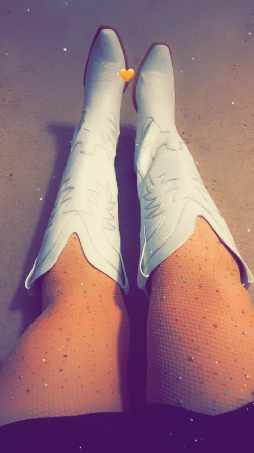 34 [F4M] - Fort Worth - anybody going to Billy Bobs tonight and going to be in the pit? Have a public play fantasy id love to see if you’d be interested in playing out with me. 5’6, curvy, 215lbs, redhead, blue eyes. 