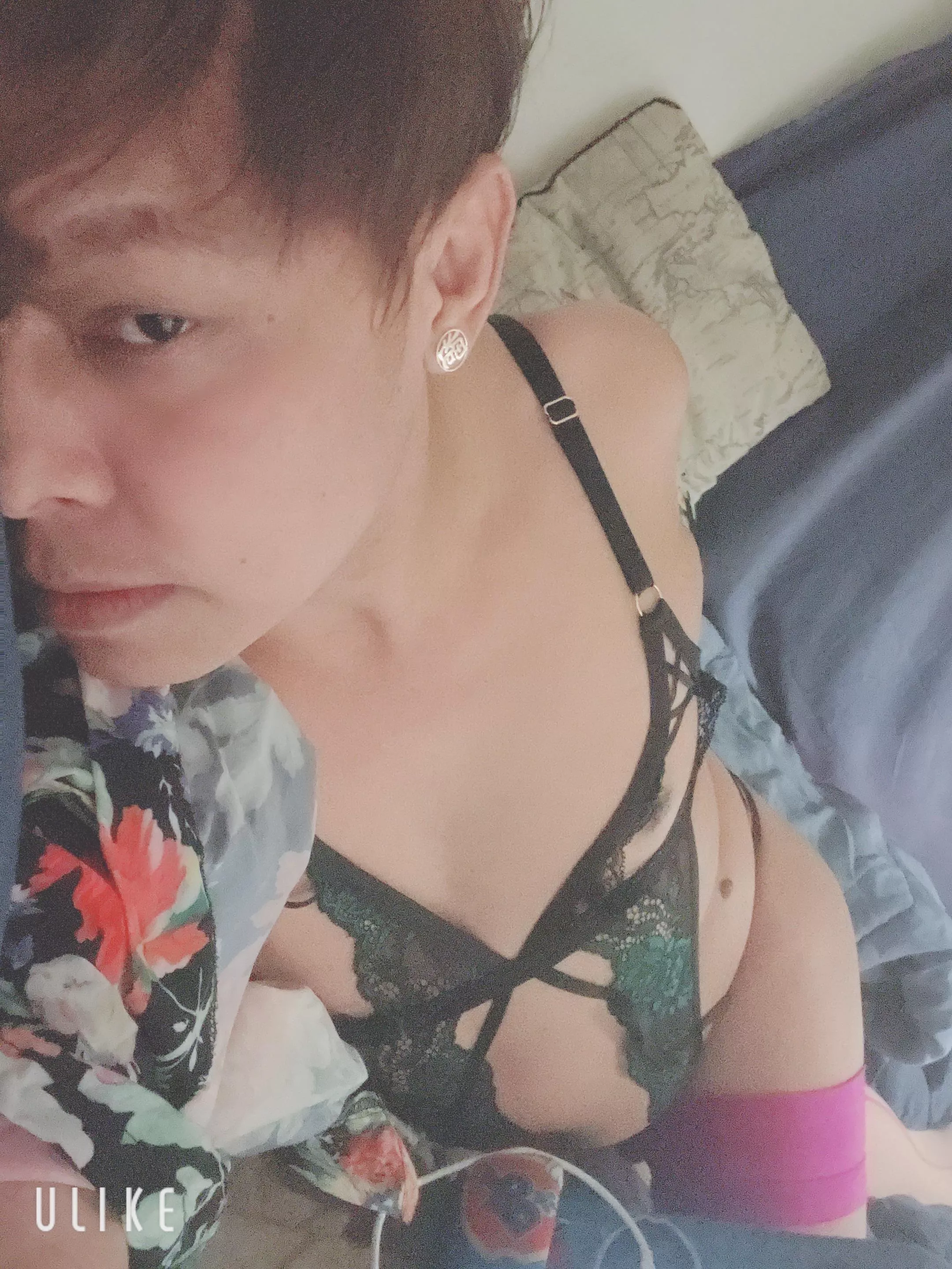 50 y femme I am looking host in Burwood east. Dm me if you are top  Snapchat mueangwan 21 rn or tonight 