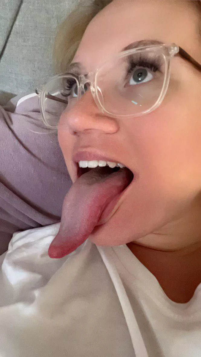 A little tongue action never hurt anyone…