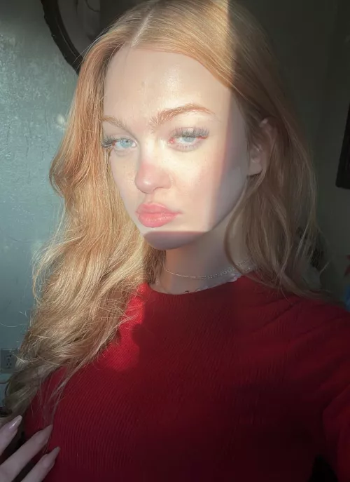 admire my beauty while I’m busy spending your checks 🥰