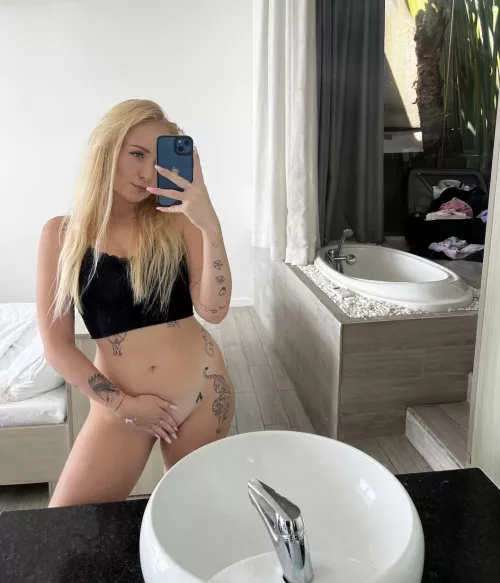 Am I blonde enough for you ?