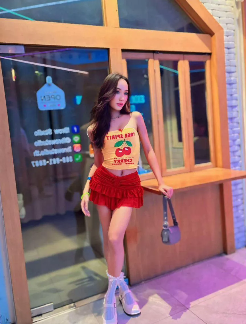 Am I looking hot enough to get laid today?