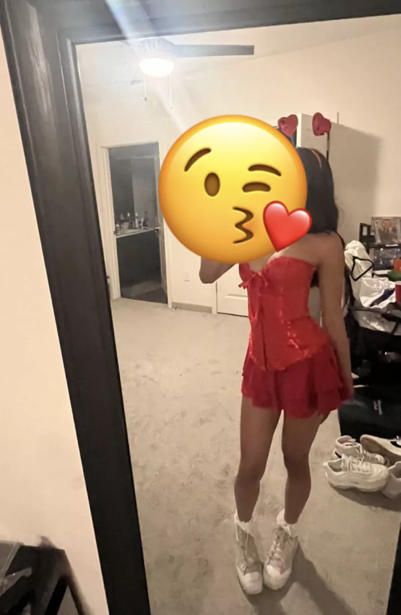 Any hung bulls who can make Halloween more fun for a size queen and cuck? 8+ BWC and BBC only!