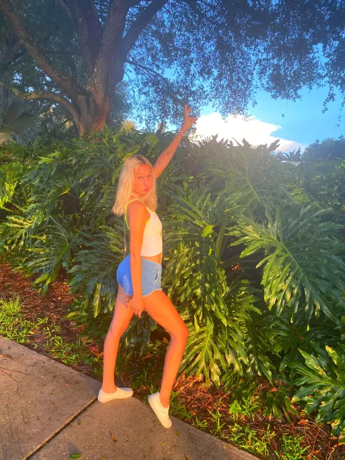 [B4D] Any daddies like petite teens?