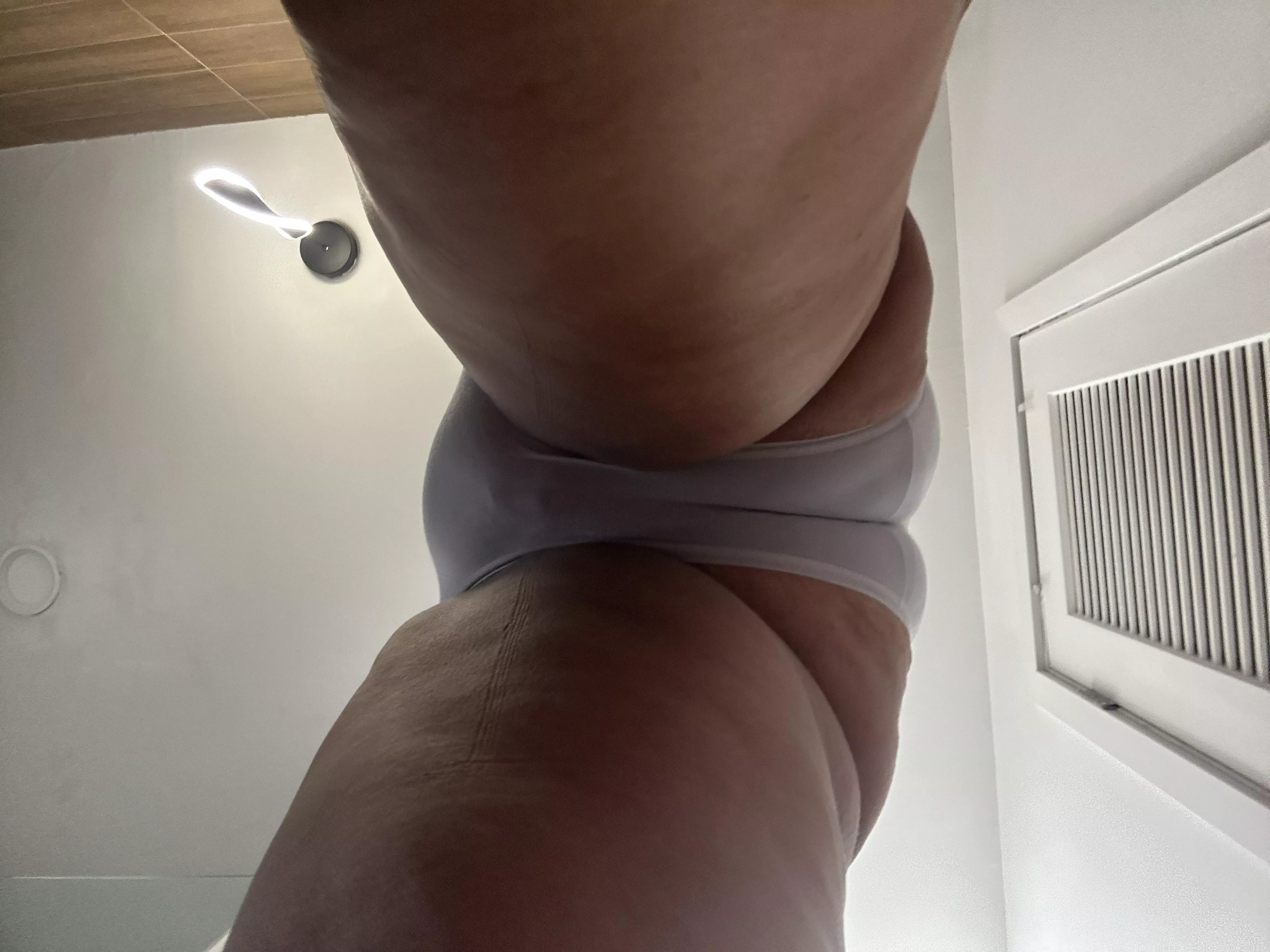 Bottom up, drenched after my workout. 🔥🩷💋Mia