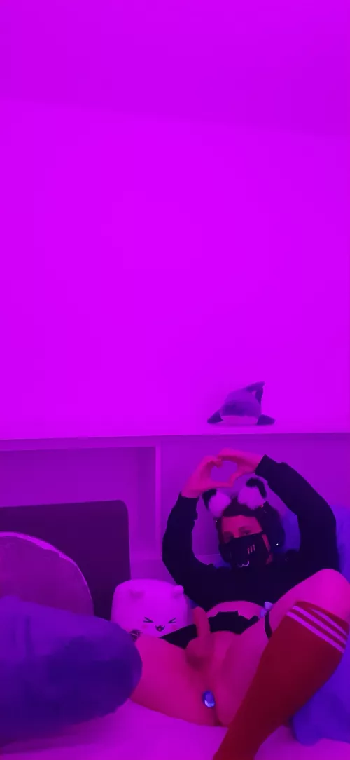 Brauche irgendwann mal jemanden zum knuddeln am Femboy Freitag >w< 