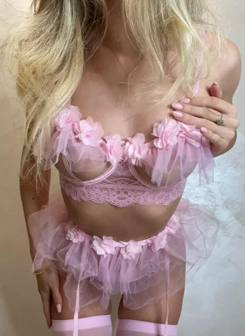 Can I be your toy please? 