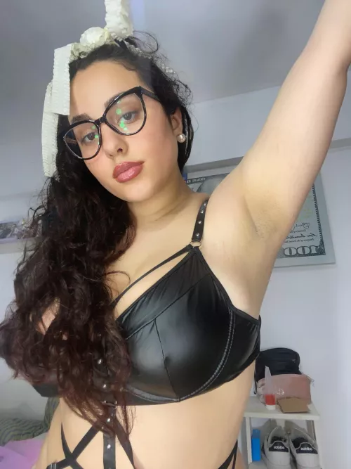 caress my soft armpits