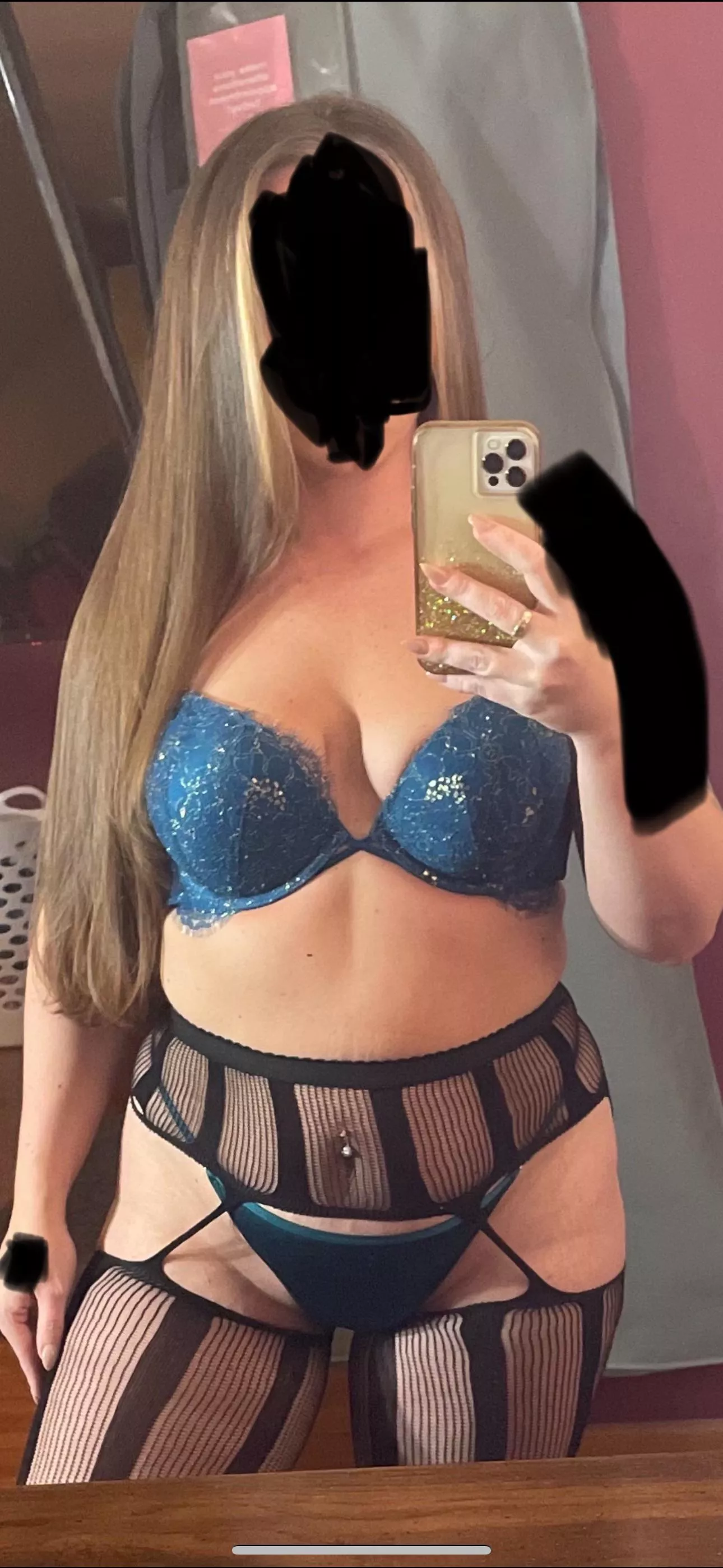 Cleveland Ohio husband‘s 34 wife is 32 wife is looking to find a BBC that she is attracted to she’s more attracted to BBC . She’s looking to talk on k i k to get to know each other and see if they hit it off looking for s bull over 9 inch clean cut