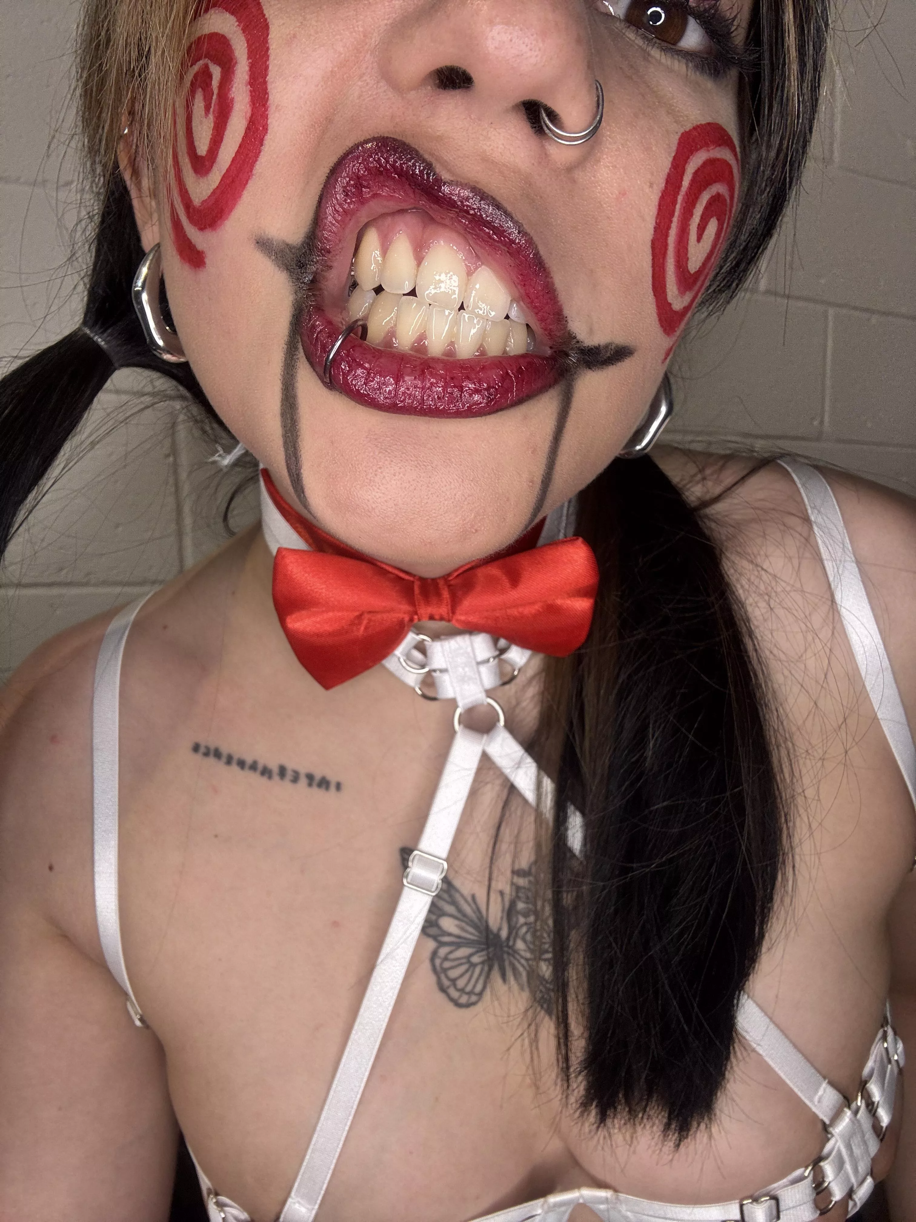 Come here tiny, it’s afternoon snack time