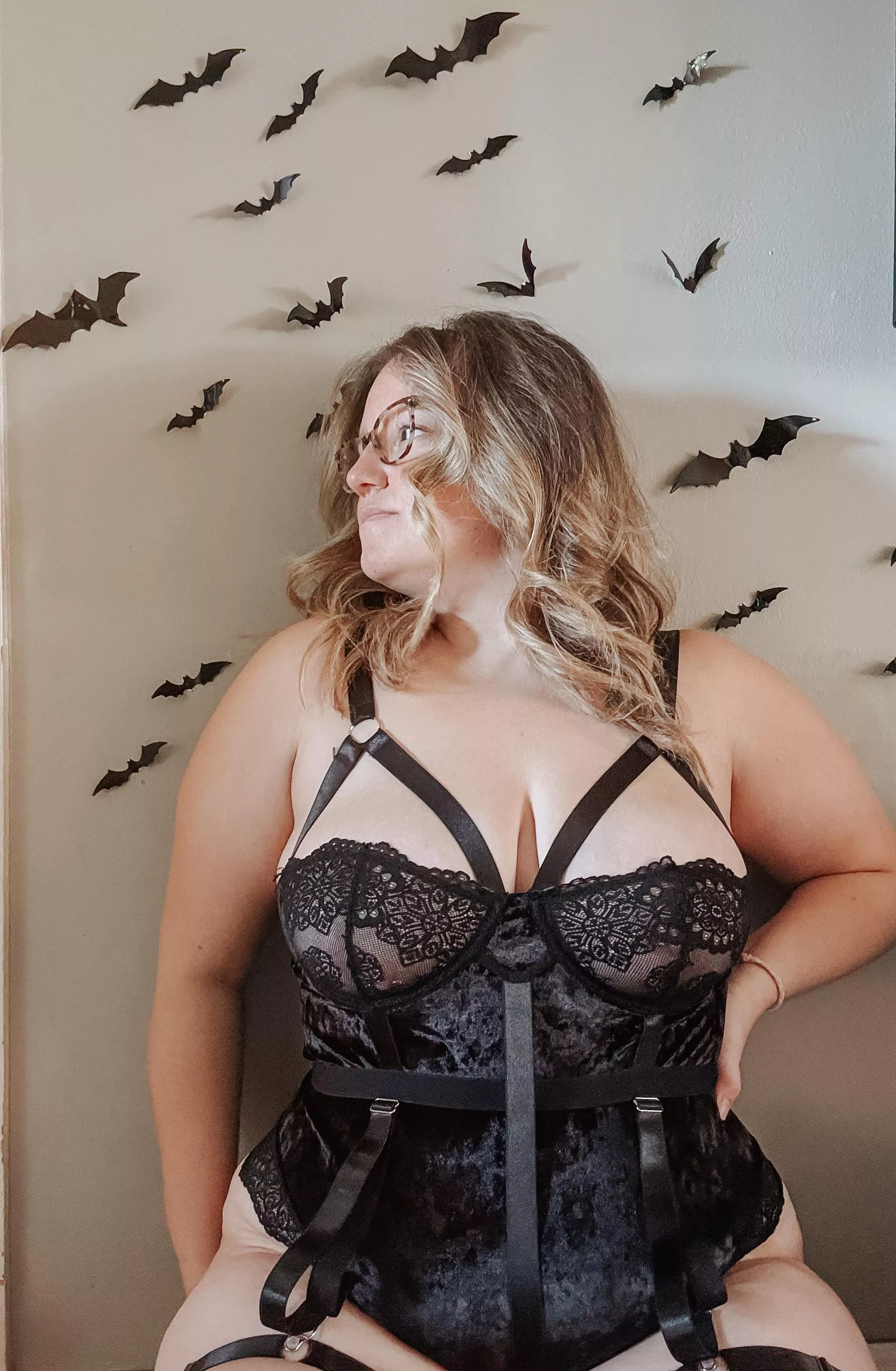 Come tell me how horny I make you. 