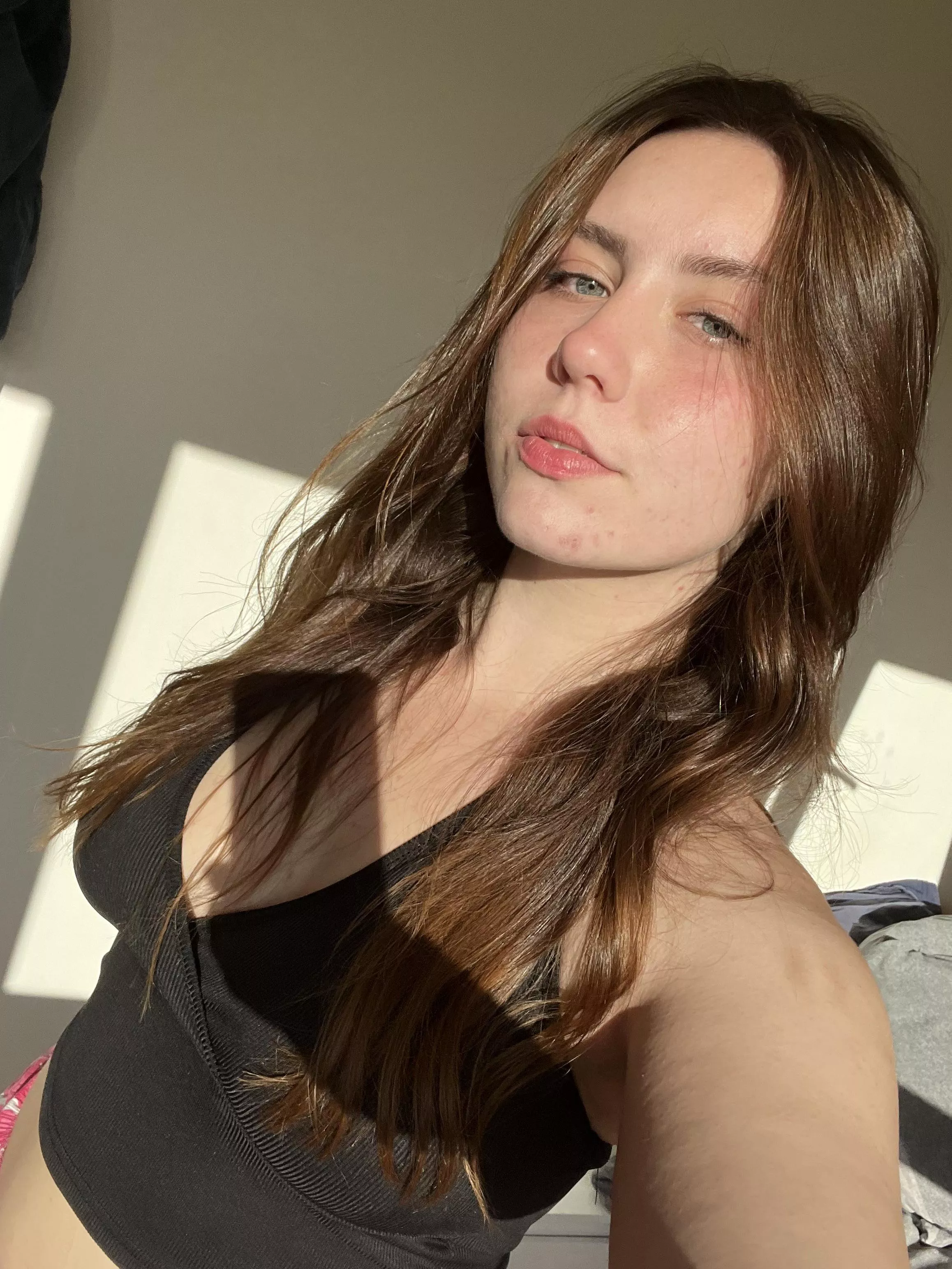 crop tops make me want to seduce older men