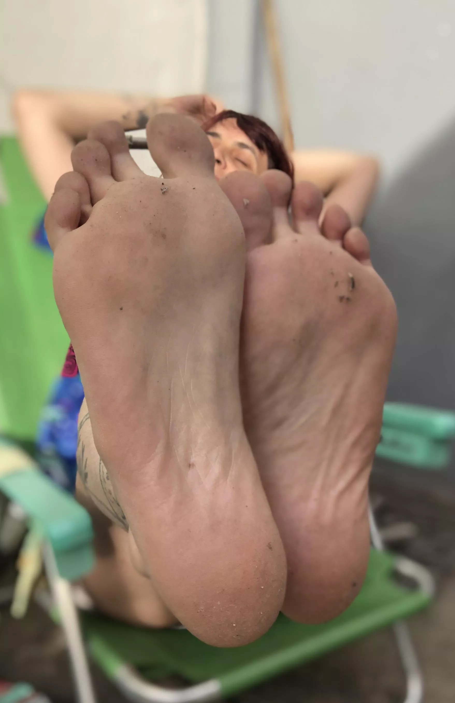 Dirty feet, would you kiss them ? 