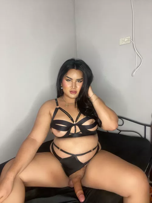 Do I look good enough to suck and fuck 