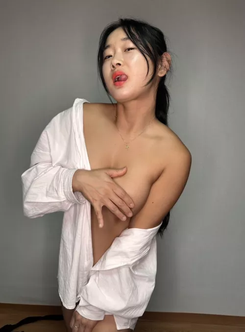 Do I quality as a hot Korean gf?