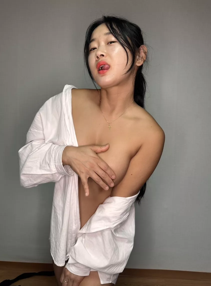 Do I quality as a hot Korean gf?