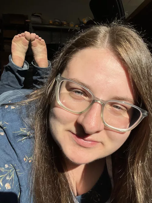 Do you like white toes & librarians? 🤭❤️