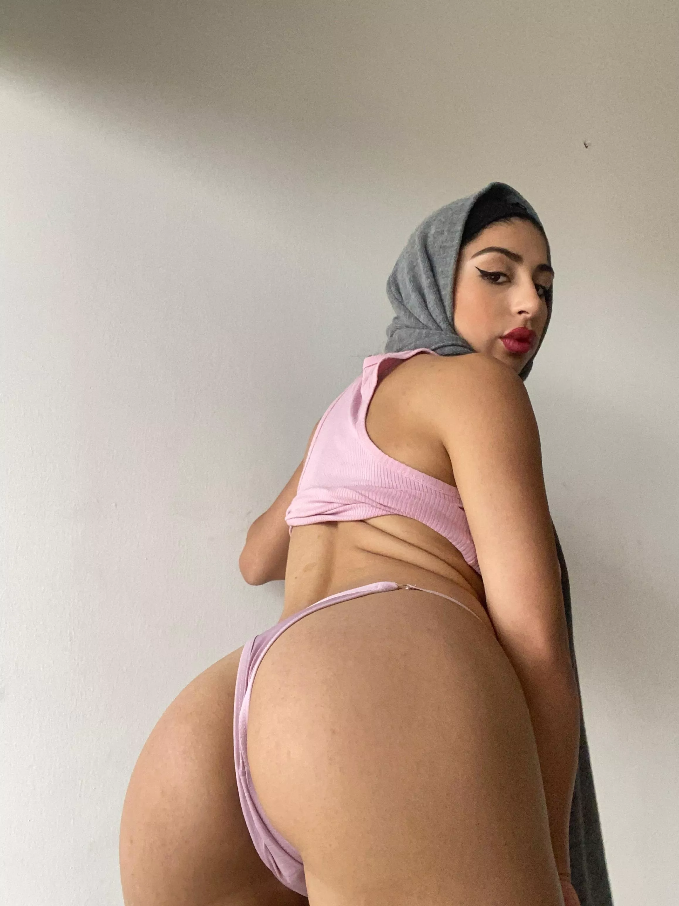 Do you think hijabis got juicy asses? 😏